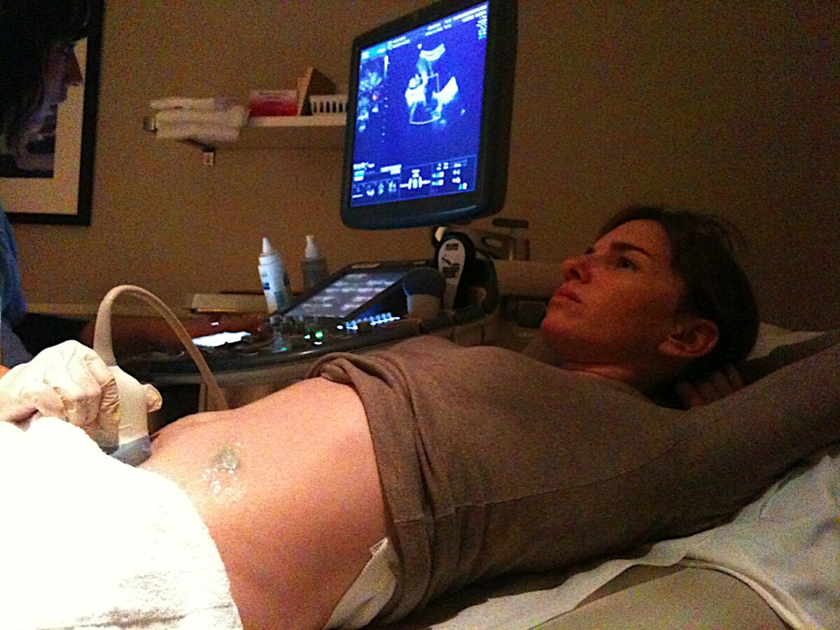 Examen d echographie en cours